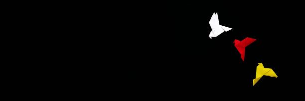 横幅三纸折纸鸽子白，红，黄背背景图片下载