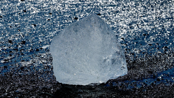 冰岛冰川上的冰块和冰山。图片下载