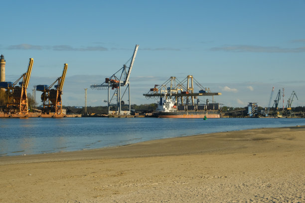 港口起重机。工业园区。港口图片下载