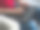 一个拿着笔记本电脑的白人男子。在家办公概念图片下载