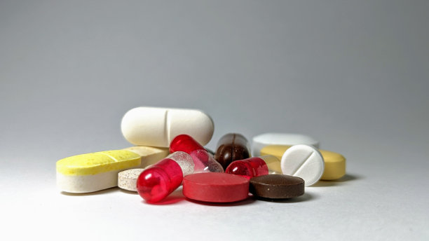 用于治疗用药、医药制剂、治疗保健容器的药品处方。药房主题，胶囊，药丸图片下载