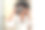 年轻的多种族妇女与复古风格的模拟相机拍照。图片下载
