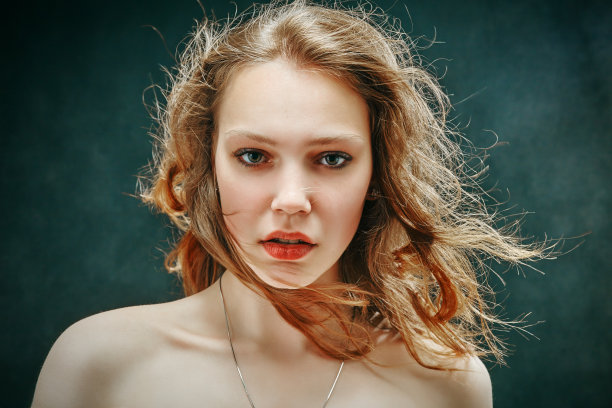 奢侈的女人图片下载