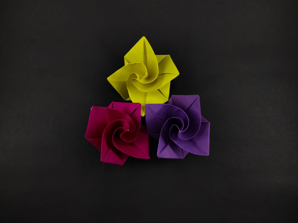 折纸玫瑰花瓣-股票照片图片下载