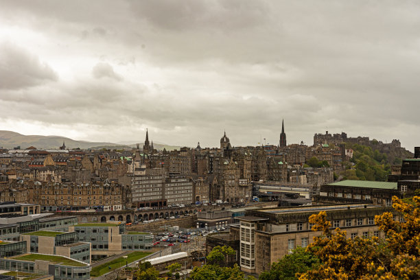 从卡尔顿山上俯瞰爱丁堡图片下载