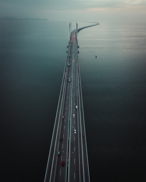 鸟瞰东南亚最长的交通大桥图片下载