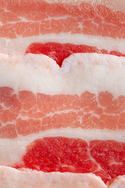 猪肉质地宏观，肉质鲜嫩鲜美。红牛肉肉质紧致。肉类食品的背景。图片下载