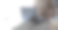 特写图片女性双手在笔记本电脑键盘上打字，在办公桌上上网，上网，工作，商务和技术，互联网的网络交流概念图片下载
