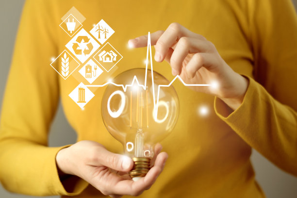 妇女手握灯泡图标能源再生，可持续发展，节约能源。创新的脉搏图片下载