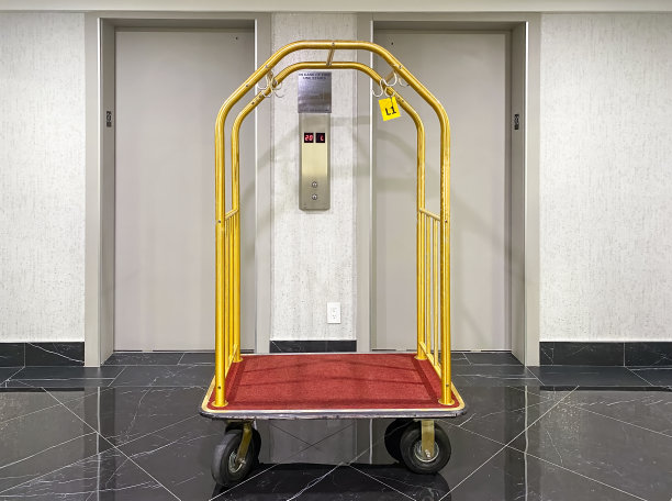 电梯前有轨电车图片下载