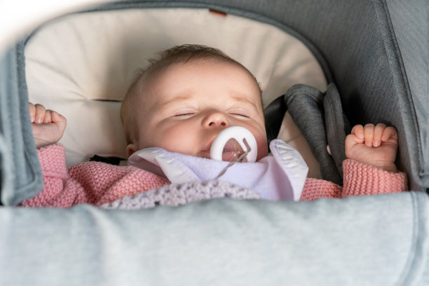 5个月大女婴画像图片下载