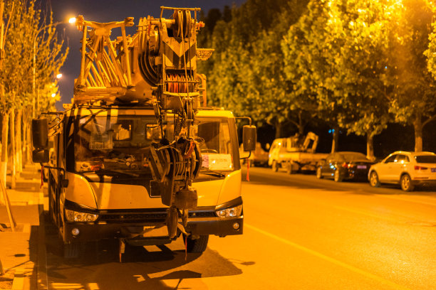 起重机起重机停在路边图片下载