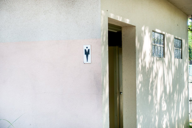 日本一个旧公共厕所的照片图片下载