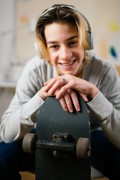 少年在家图片下载