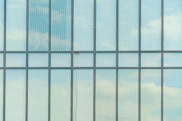 现代建筑的玻璃立面。图片下载