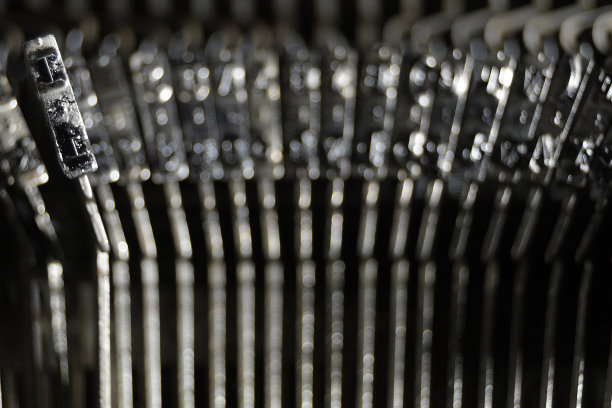 旧qwerty打字机的打字键里的字母I图片下载