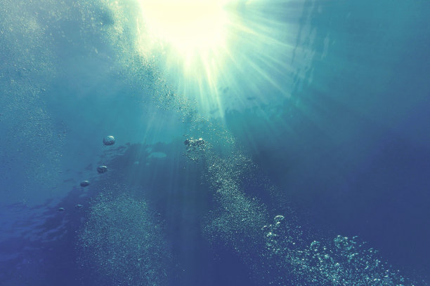 水下的光线图片下载