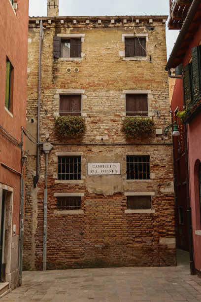 从游客的角度拍摄的欧洲不同城市的旅行照片。图片下载