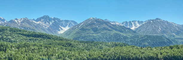 春天的阿拉斯加山脉-最后的边疆图片下载