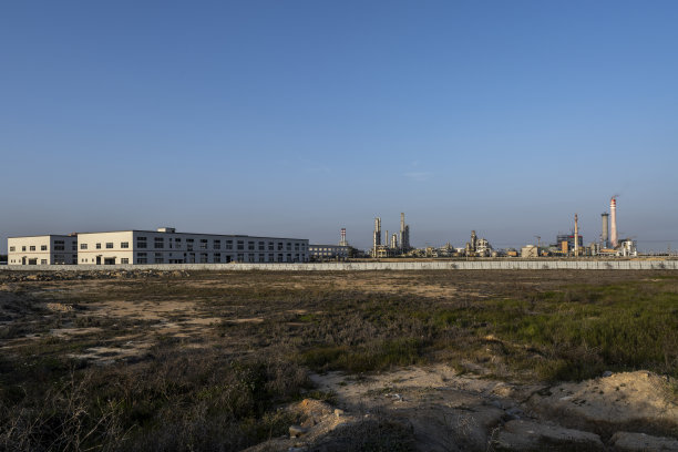 化工厂前面的空地图片下载