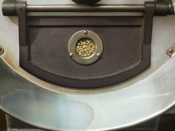 用粗布包装来自拉丁美洲的有机生绿色阿拉比卡咖啡豆图片下载