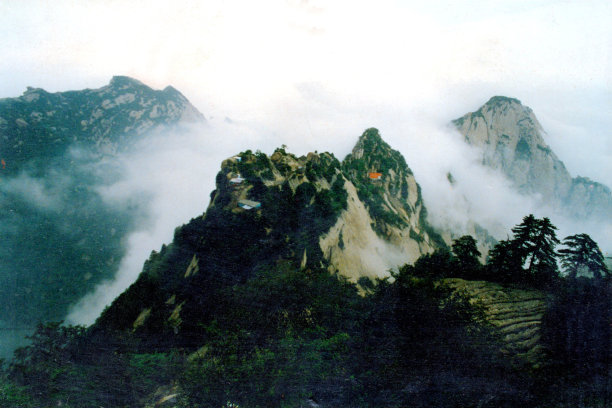 90年代，美丽的华山在云中图片下载