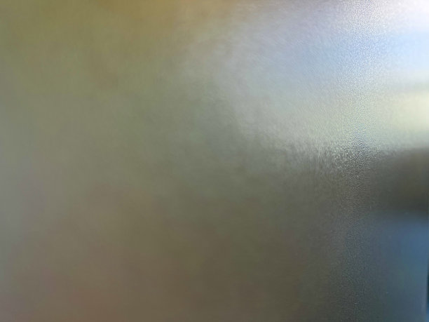 一种非常精细的银色金属的微距图像，具有模糊的效果。图片下载