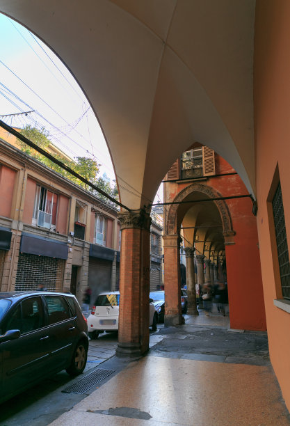 典型的意大利博洛尼亚街头生活图片下载