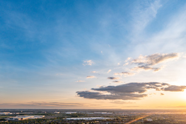 鸟瞰位于Rutherford road和Vaughan Mills road, Woodbridge和Kleinburg, Vaughan, Canada的住宅区图片下载