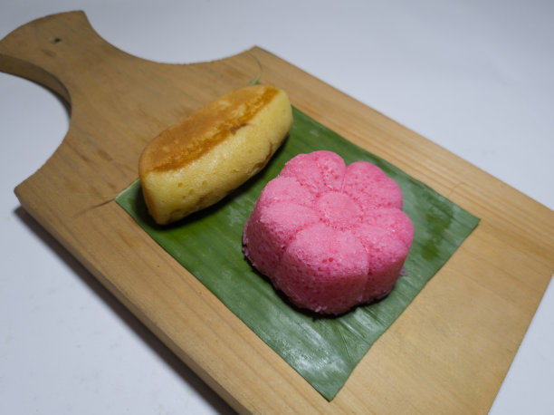 普基斯蛋糕和红柑橘蛋糕图片下载