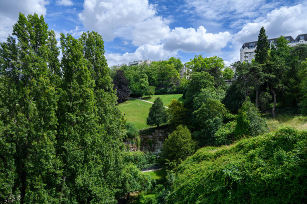 法国巴黎肖蒙山丘公园图片下载