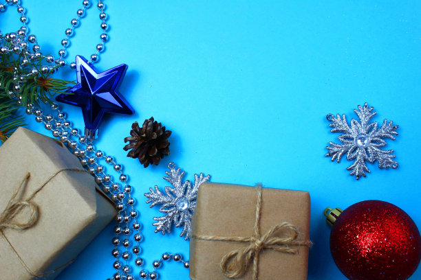 圣诞背景与礼物和圣诞玩具。图片下载