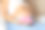 怀孕宝宝鞋子。幸福的孕妇抱着粉红色的婴儿鞋。小孩的鞋。怀孕的概念，母性，对婴儿的期望。图片下载