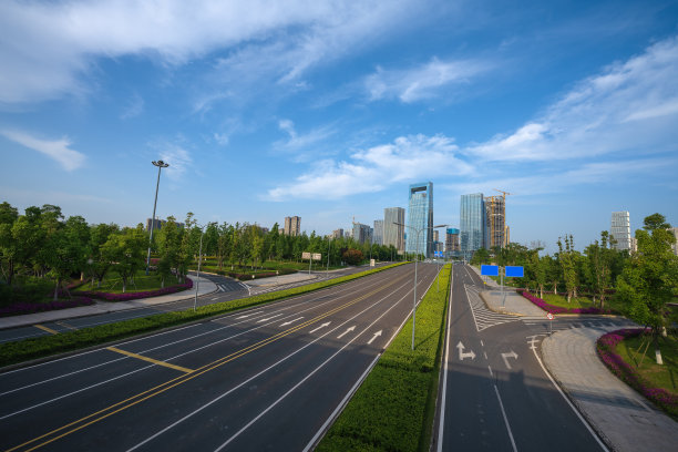 成都城市与黄昏的河流图片下载