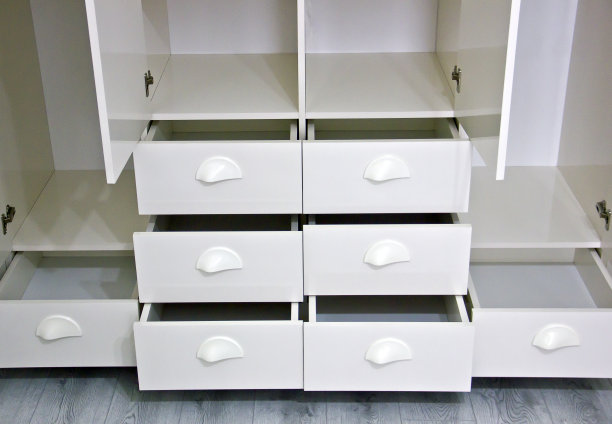 空的白色橱柜图片下载