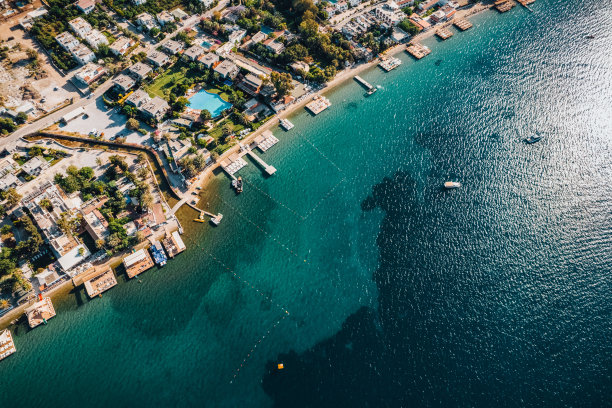 博德鲁姆的鸟瞰码头Türkbükü图片下载