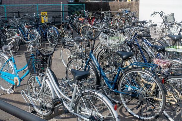 在日本拍摄的自行车停放照片图片下载