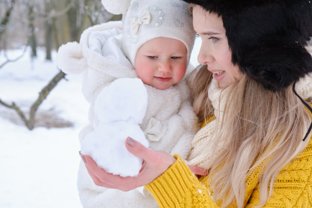玩雪人图片下载