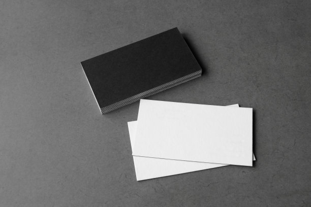 黑色背景的名片。图片下载