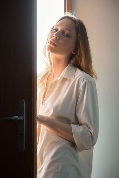 进入到白图片下载