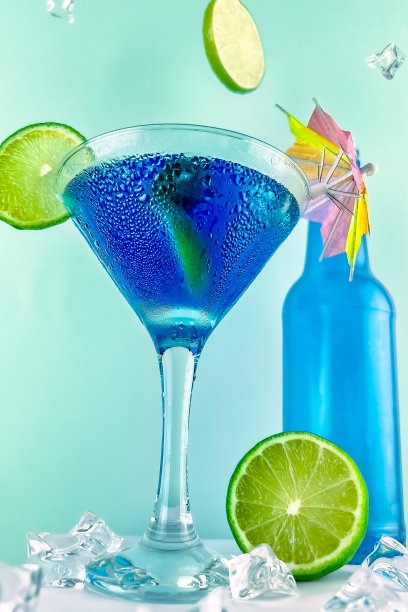 木板上的柠檬葡萄柚酒精饮品图片下载