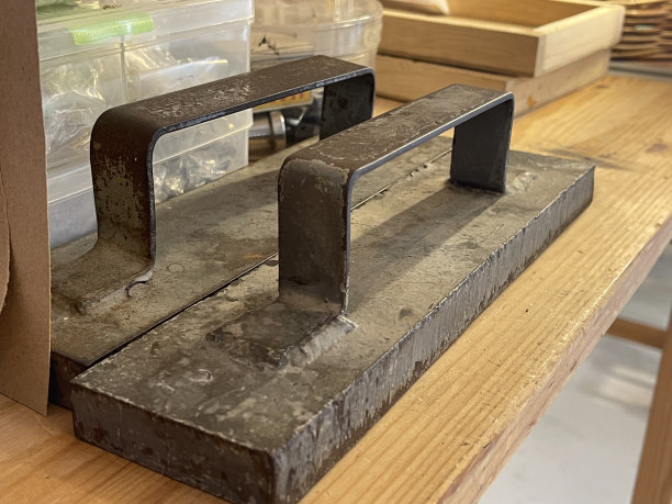 制作皮革的工具。图片下载