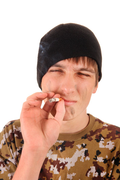 乞丐和香烟图片下载