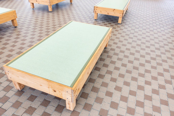 一张榻榻米椅子的照片。休息区图像。图片下载