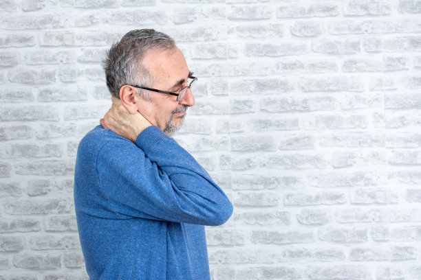 胡子老头脖子疼图片下载