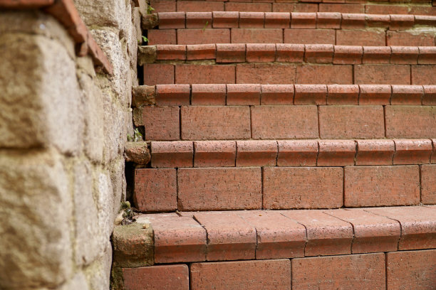 城市里瓷砖楼梯的特写图片下载