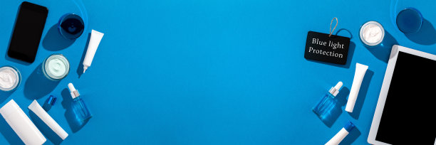 皮肤护理化妆品保护小工具蓝光在蓝色背景，网页横幅图片下载