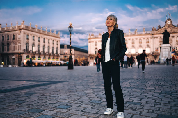 日落时分，参观法国南希的斯坦尼斯拉斯图片下载