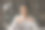 微笑的年轻印度女商人戴着耳机进行视频通话。图片下载