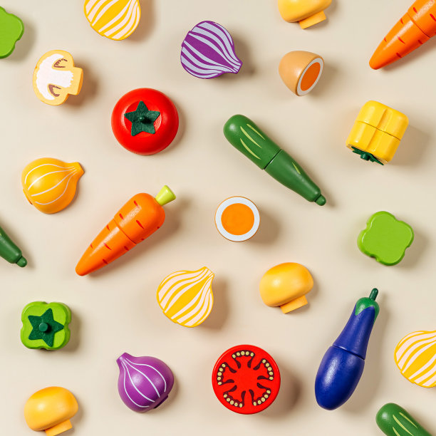 木制水果游戏设置。可持续的木制游戏假装切割蔬菜和水果。可爱的孩子在厨房玩玩具图片下载